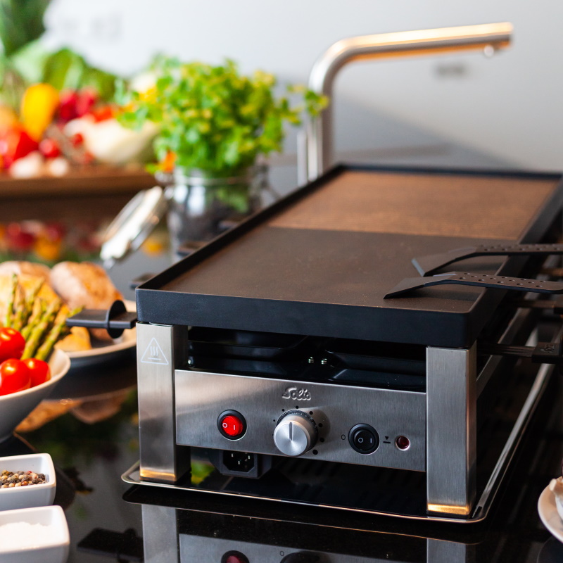 SOL97761 ROŠTILJ ELEKTRIČNI SOLIS RACLETTE & PIZZA ZA 8 SOL 97761